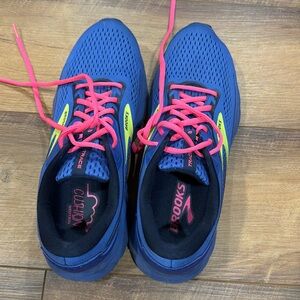 Brooks Trace running shoes